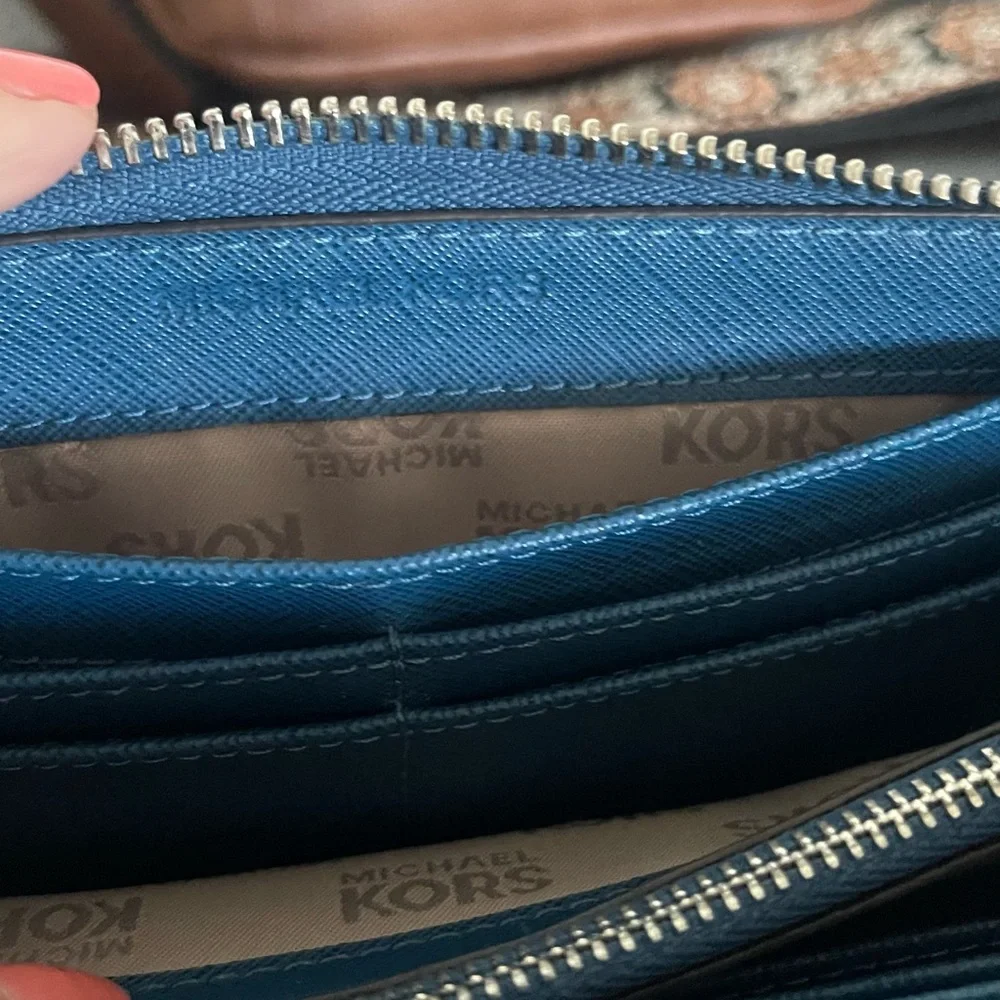 Michael Kors -Blue Leather Wallet large capacity will hold a phone! - Picture 4 of 13